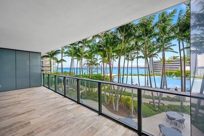 650 NE 32nd St, Unit 602 in Miami, FL - Foto de edificio - Building Photo