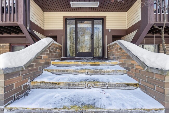 27413 Westown Blvd in Westlake, OH - Building Photo - Building Photo