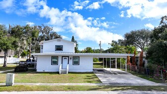 402 S Franklin St in Sebring, FL - Building Photo