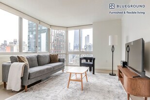 561 10th Ave, Unit SI FL21-ID2084 in New York, NY - Building Photo