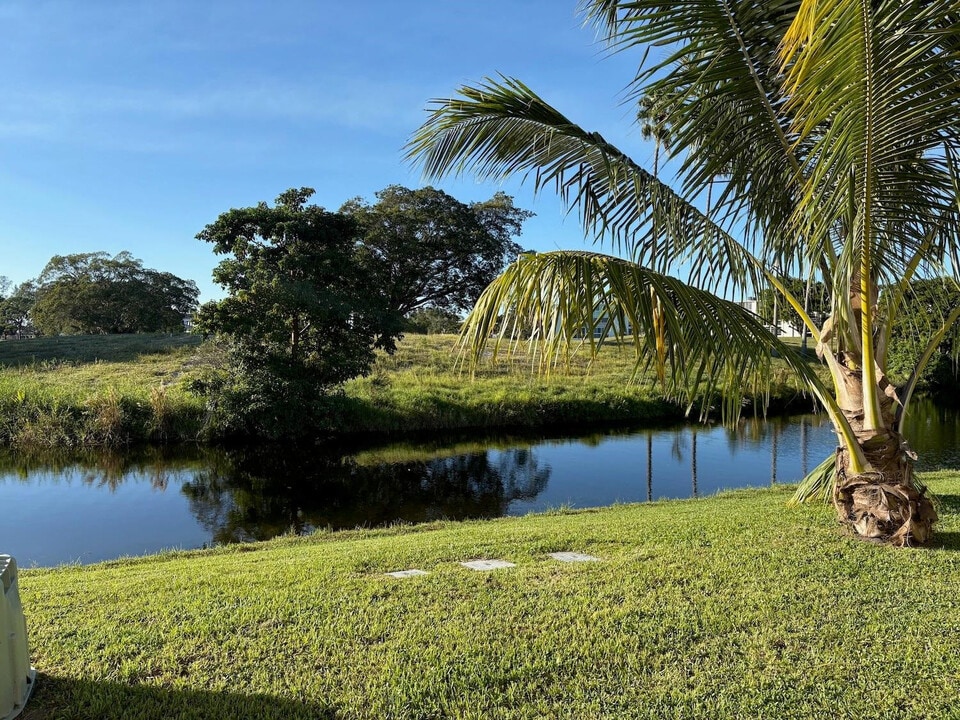61 Ashby B in Deerfield Beach, FL - Building Photo