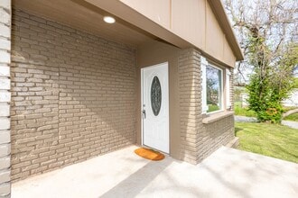 225 E Redwood St in Coweta, OK - Building Photo - Building Photo