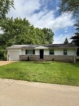 2033 Bella Clare Dr in St. Louis, MO - Building Photo