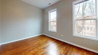 2103 W Fletcher St, Unit 2 in Chicago, IL - Building Photo - Building Photo