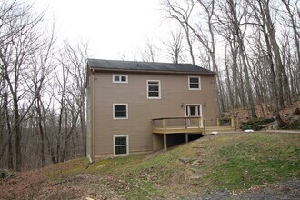 38 W Mountain Ln in Roxbury, CT - Foto de edificio - Building Photo