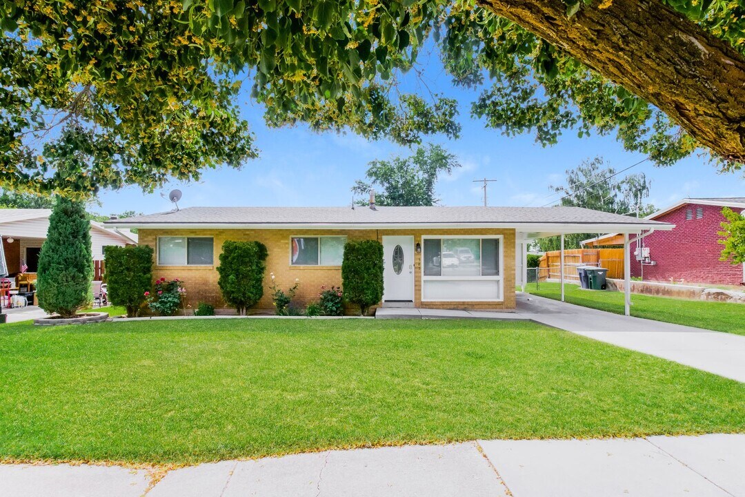 585 Van Buren Ave in Ogden, UT - Building Photo
