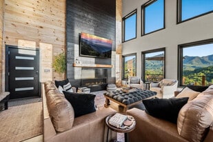 264 Sonshine Ridge Rd in Cosby, TN - Building Photo