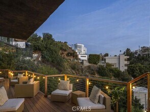 6422 Weidlake Dr in Los Angeles, CA - Building Photo - Building Photo