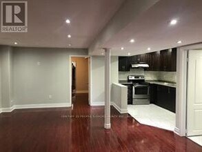 20 Washburn Rd in Brampton, ON - Building Photo - Building Photo