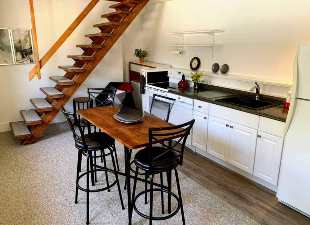 15 Huron Ave, Unit Rear in Cambridge, MA - Building Photo