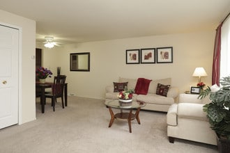 Clarkwood Greens Apartments & Townhomes in Warrensville Heights, OH - Foto de edificio - Interior Photo