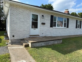 400-402 9th St in Selinsgrove, PA - Building Photo