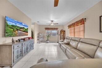 7565 N Augusta Dr in Hialeah, FL - Building Photo - Building Photo