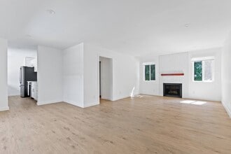 10795 Woodbine in Los Angeles, CA - Foto de edificio - Building Photo