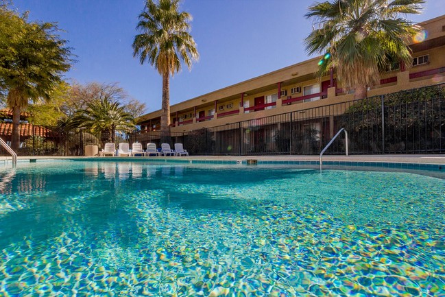 Sunpointe Gardens Apartment in Tucson, AZ - Building Photo - Building Photo