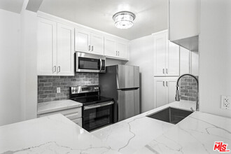 7777 W 91st St-Unit -E3146 in Los Angeles, CA - Building Photo - Building Photo