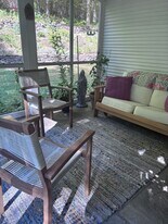 19 Duncaster Ln in Bloomfield, CT - Building Photo