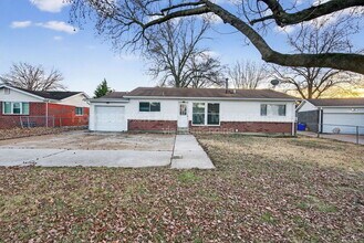 2385 Greenbriar Dr in Florissant, MO - Building Photo - Building Photo