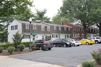 Gardenvillage Apartments & Townhouses in Baltimore, MD - Foto de edificio - Building Photo