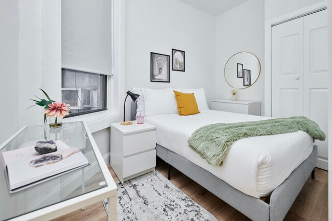 321 W 42nd St
