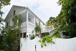 327 Margaret St in Key West, FL - Building Photo