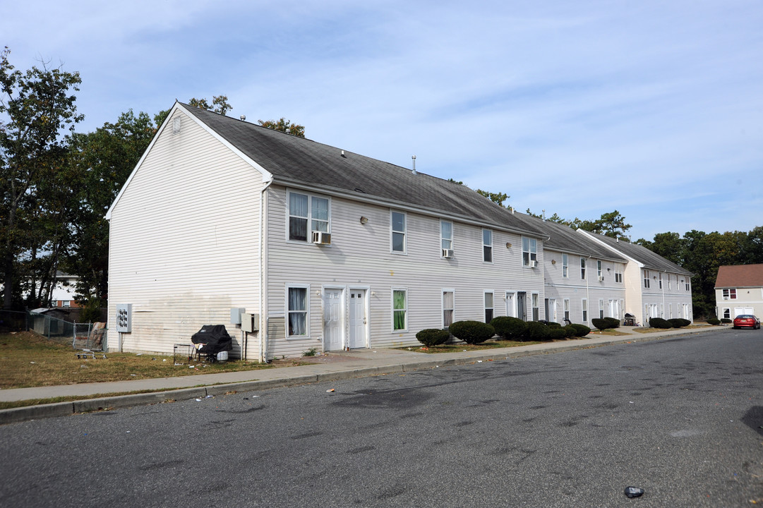 240 Clover St in Lakewood, NJ - Building Photo