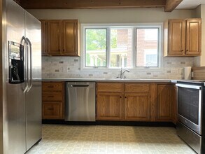 258 Highland St in Worcester, MA - Building Photo - Building Photo