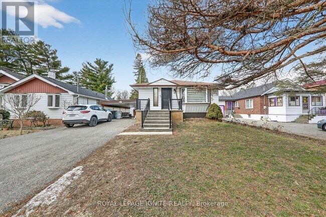 54 Bobmar Rd in Toronto, ON - Building Photo - Building Photo