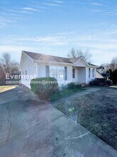 320 Donna Dr in Clarksville, TN - Building Photo - Building Photo
