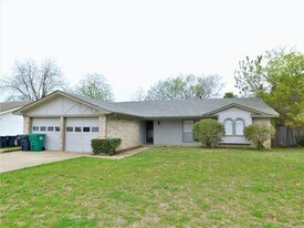 1706 Wisteria St in Denton, TX - Building Photo