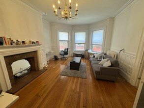 869 Beacon St, Unit 3 in Boston, MA - Building Photo - Building Photo