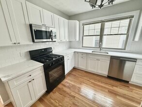 184 Boston St in Boston, MA - Building Photo - Building Photo