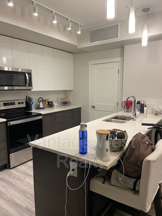 191 Hollywood Rd S in Kelowna, BC - Building Photo