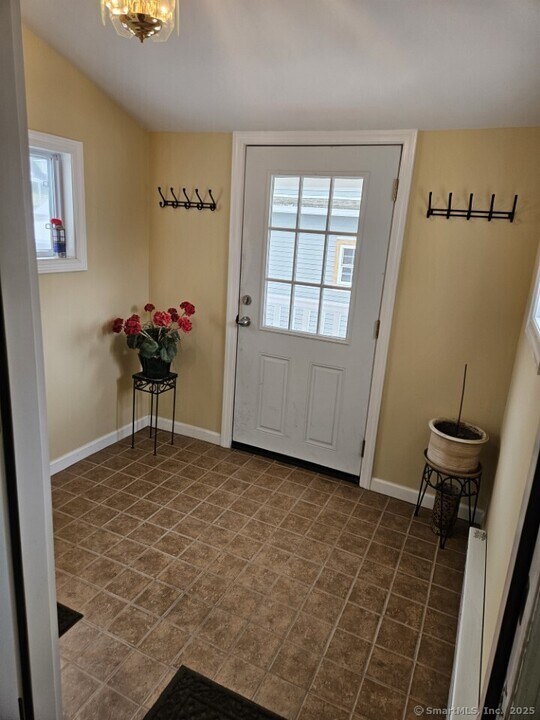 44-46-46 Hoyt St in Danbury, CT - Building Photo