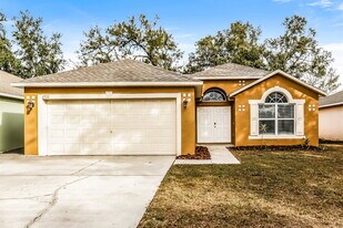 6922 Crown Lake Dr in Gibsonton, FL - Building Photo