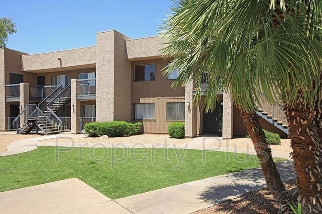 3810 N Maryvale Pky in Phoenix, AZ - Building Photo - Building Photo