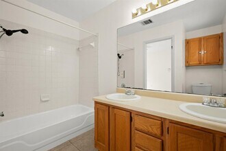 525 Shep St in Austin, TX - Foto de edificio - Building Photo
