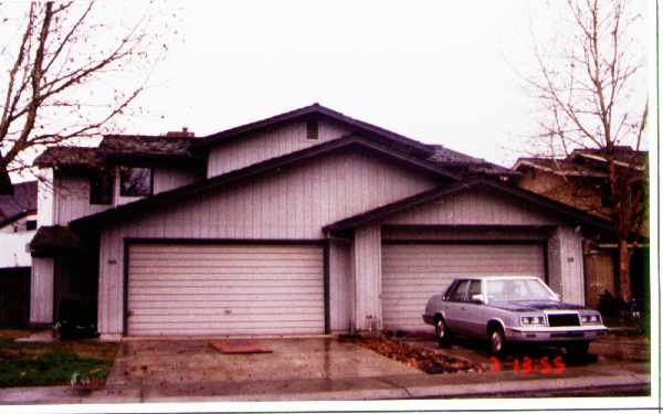 146-148 Adobe Ct in Lodi, CA - Building Photo