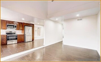10456 La Morada Dr in San Diego, CA - Building Photo - Building Photo