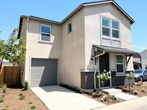 6454 E Meritage Dr in Fresno, CA - Building Photo - Building Photo