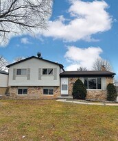 40018 Stimpson Dr in Sterling Heights, MI - Building Photo