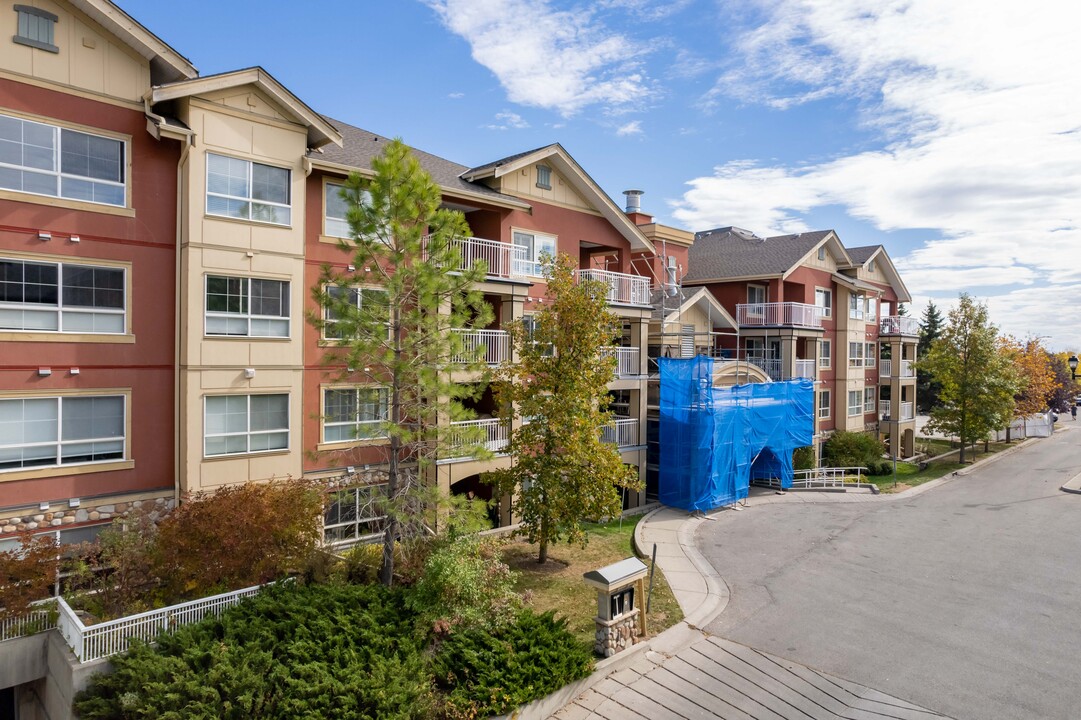 Trafalgar House in Calgary, AB - Building Photo