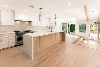 23128 Park Sorrento in Calabasas, CA - Building Photo - Building Photo