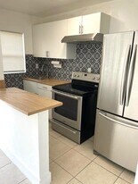 310 NE 82nd St in Miami, FL - Building Photo