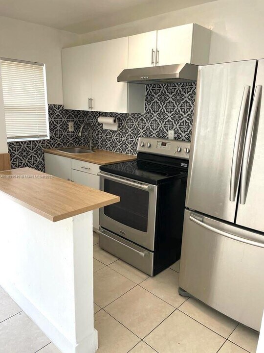 310 NE 82nd St in Miami, FL - Building Photo