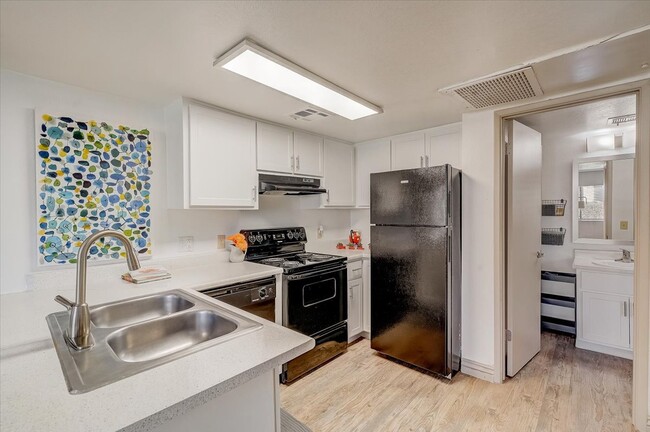 The Place at 2120 in Tucson, AZ - Building Photo - Building Photo