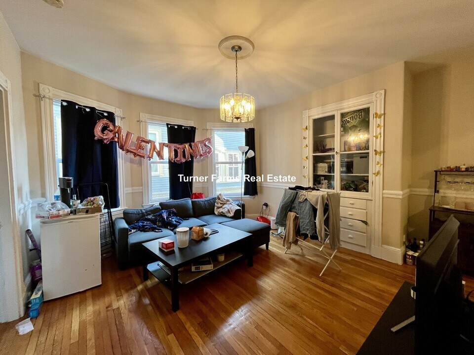 122 Calumet St, Unit 2A in Boston, MA - Building Photo