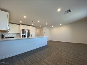 6148 Foxes Dl St in Las Vegas, NV - Building Photo - Building Photo