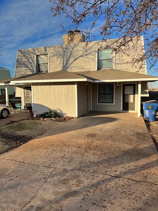 1109 N 5th St in Noble, OK - Building Photo