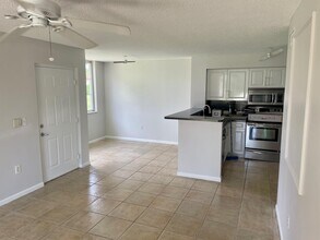 7856 Sonoma Springs Cir in Greenacres, FL - Building Photo - Building Photo